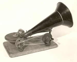 Early version of a Berliner flat-disk, sound-reproduction machine.