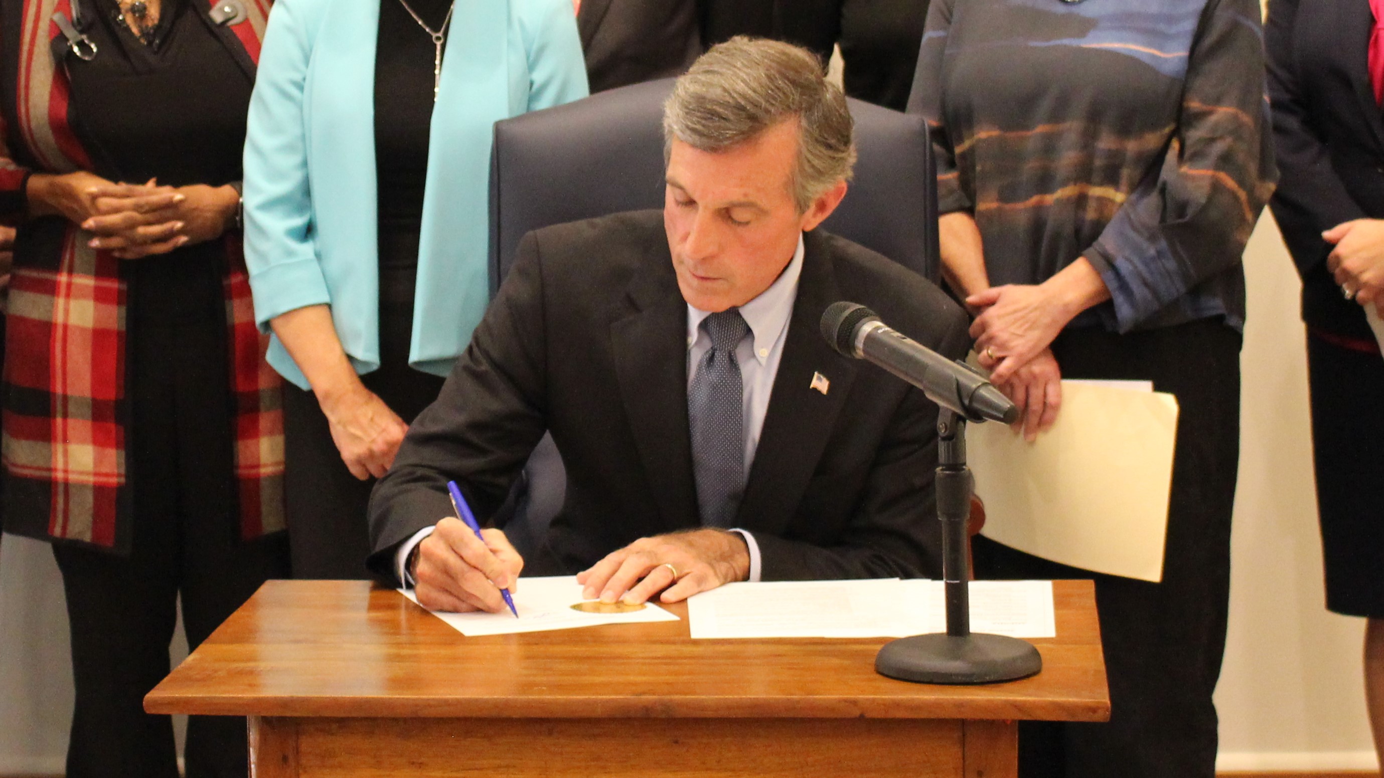 Governor Carney signs Executive Order 24