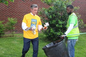 Governor Carney joins the City of Wilmington's Clean Team to pick up litter following the announcement of the Delaware Anti-Litter Alliance.