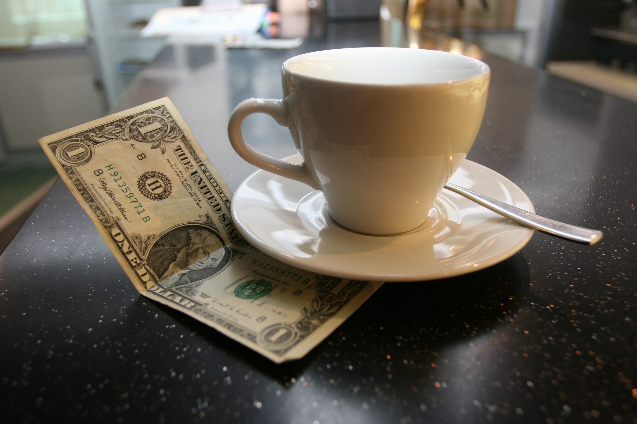 Image of a Tip on a counter (bar desk)